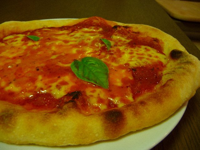 Pizza Fornetto Ferrari 1 g.jpg