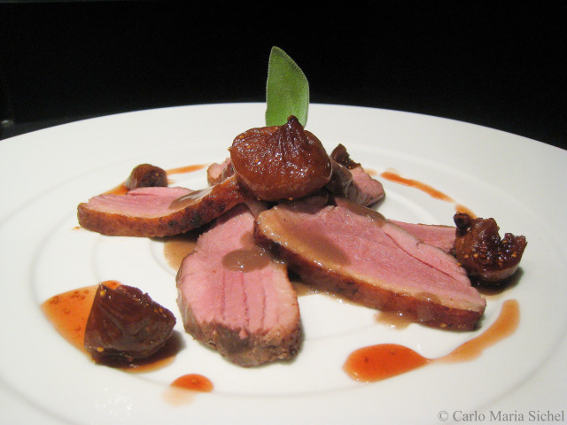 Petto d'anatra in salsa al porto e fichi caramellati nel loro sciroppo.jpg