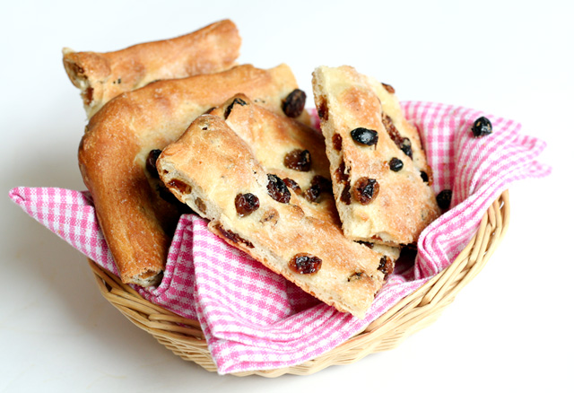 ciaccia-con-l'uvetta.jpg