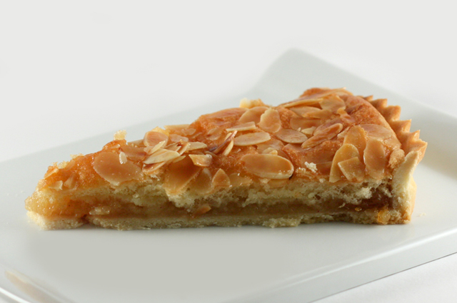 Crostata Mele e Mandorle - Fetta 2 g.jpg