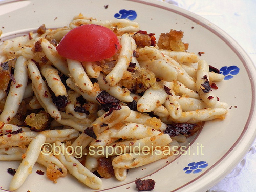 Cavatelli mollica fritta e cruschi.jpg