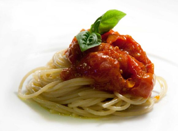 spaghetti-al-pomodoro-Don-Alfonso-960x687.jpg