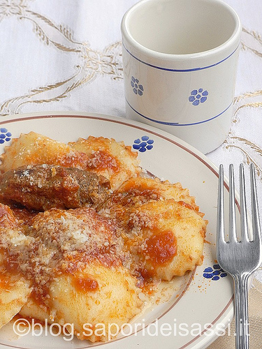 Calzoni di ricotta dolce con ragù e pecorino.jpg