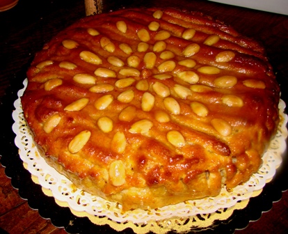 Torta di pasta di mandorle.JPG