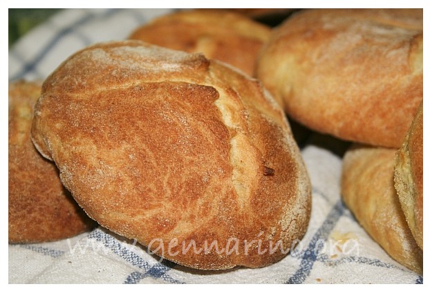 Pane di semola alla ricotta di bufala