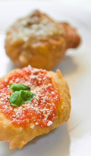 zeppulella di pasta cresciuta, pizzetta fritta