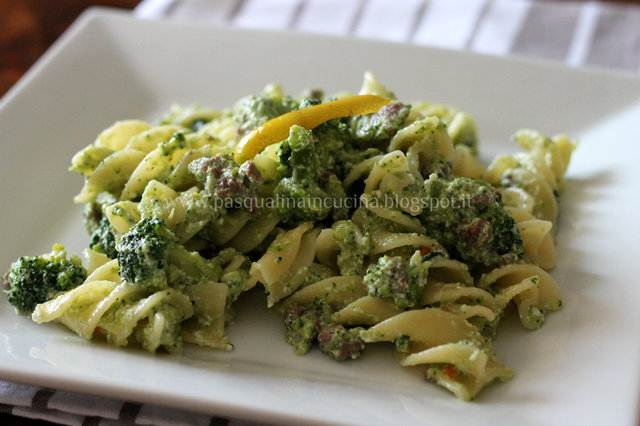 Eliche giganti ai broccoli e limone