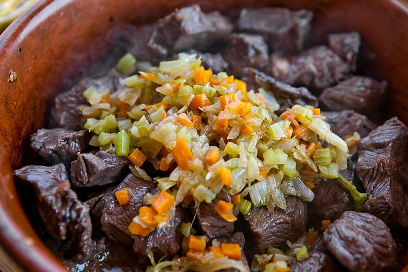 Come fare un buon soffritto per il ragù