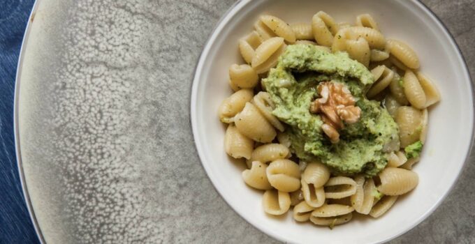 come si prepara il pesto di broccoli