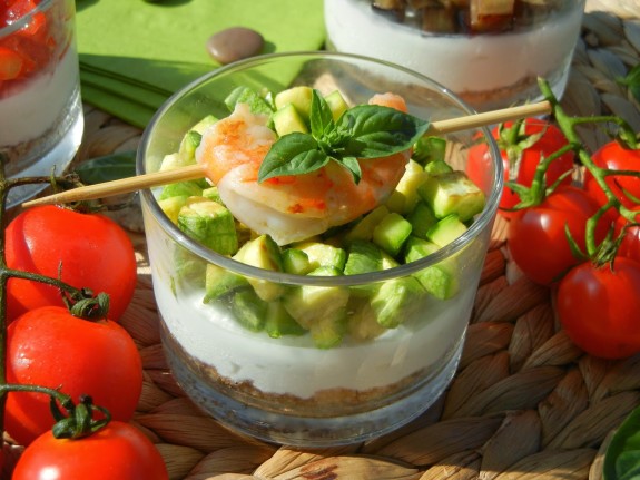 Mini cheesecake salata con ricotta di bufala campana D.O.P., verdure saltate e gamberi