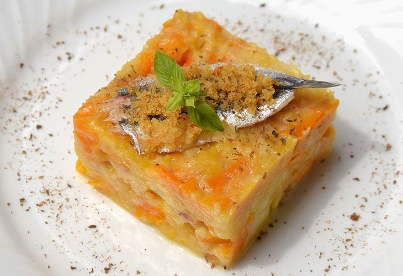 Tortino di pappa al pomodoro giallo del Vesuvio con alici e colatura